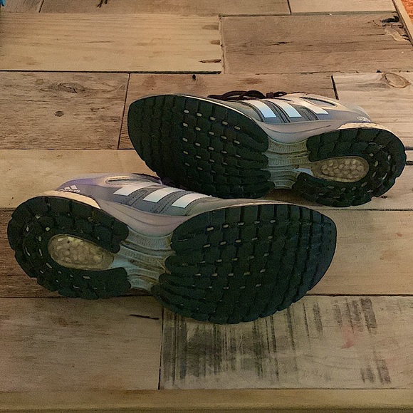 Women’s Adidas Boost size 6.5 - Picture 4 of 5